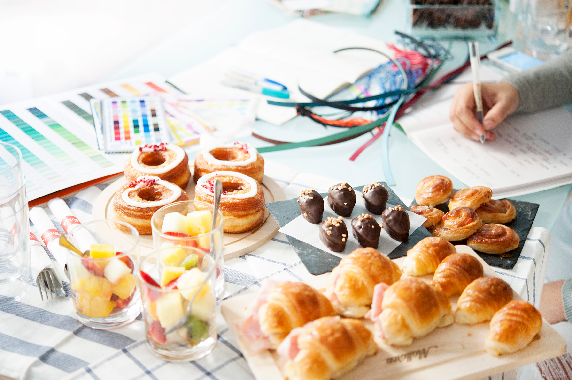 Desayuno con fruta y bollería de Pastelería Mallorca