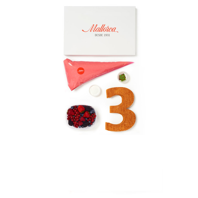 Tarta número milhijas frutos del bosque de Pastelería Mallorca