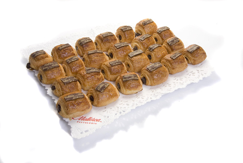 Minipain au chocolat en bandeja Minipain au chocolat en bandeja